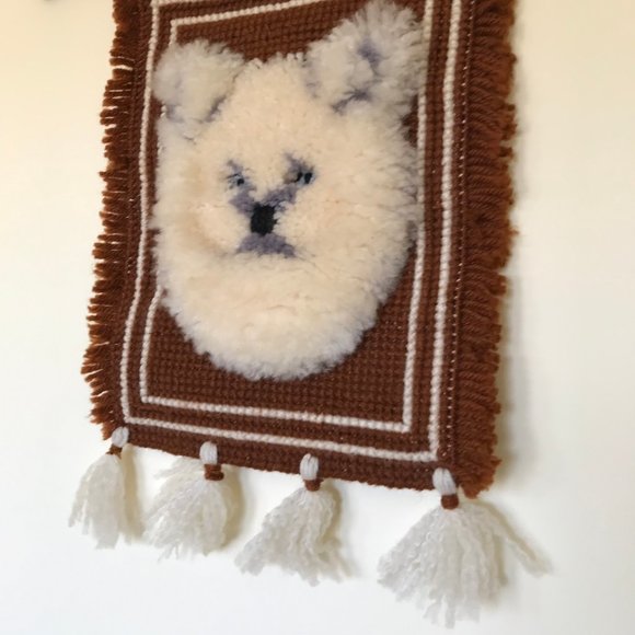 Hand Woven & Latch Hooked Tapestry Wall Hanging Vintage Polar Bear? Dog? 16x24" - Picture 3 of 7